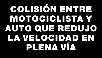 Colisión entre motociclista y auto que redujo la velocidad en plena vía