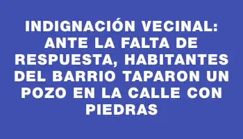 Indignación vecinal: ante la falta de respuesta, habitantes del barrio taparon un pozo en la calle con piedras